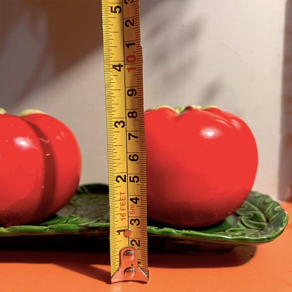 Oversized Vintage 40's Tomato Japanese Salt & Pepper Shakers with Tray - Picture 3 of 8